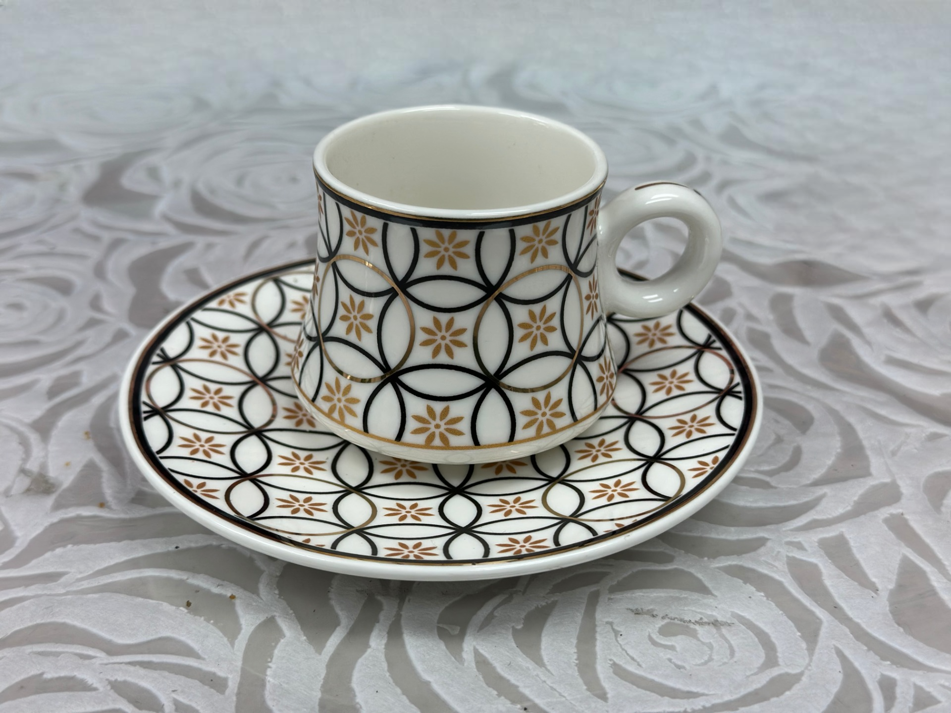 Arabic and Turkish coffee cups